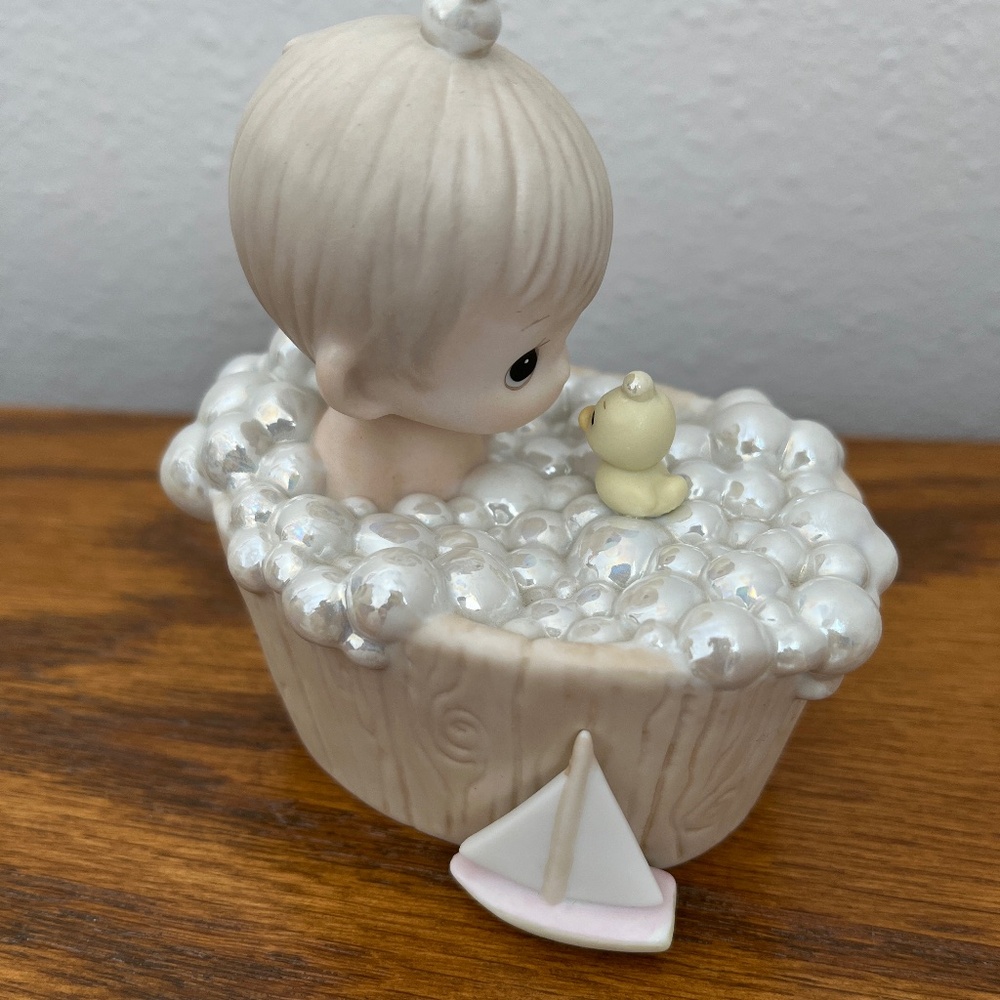 Precious Moments - Enesco - Sam Butcher - "A Tub Full OF Love" - 1987